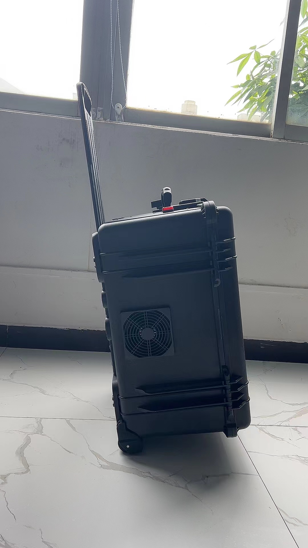 卫辉手拉箱型移动通信干扰器